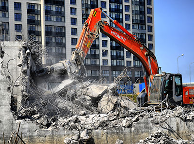 Снос и демонтаж зданий - работа для профессионалов 
